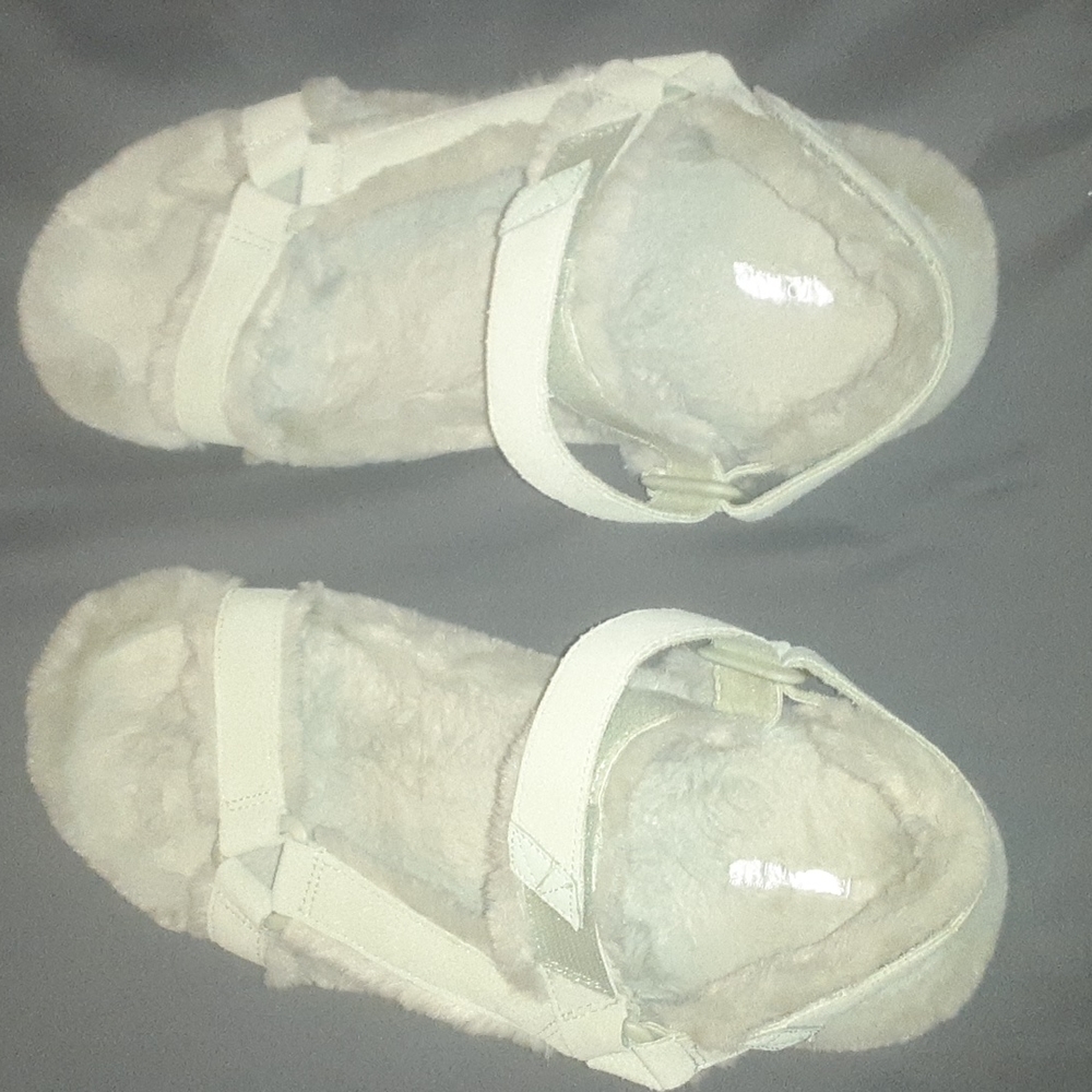 Vionic slippers